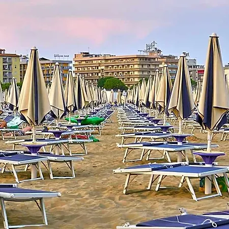 Spacious Flat Near Pluto Hotel Bibione